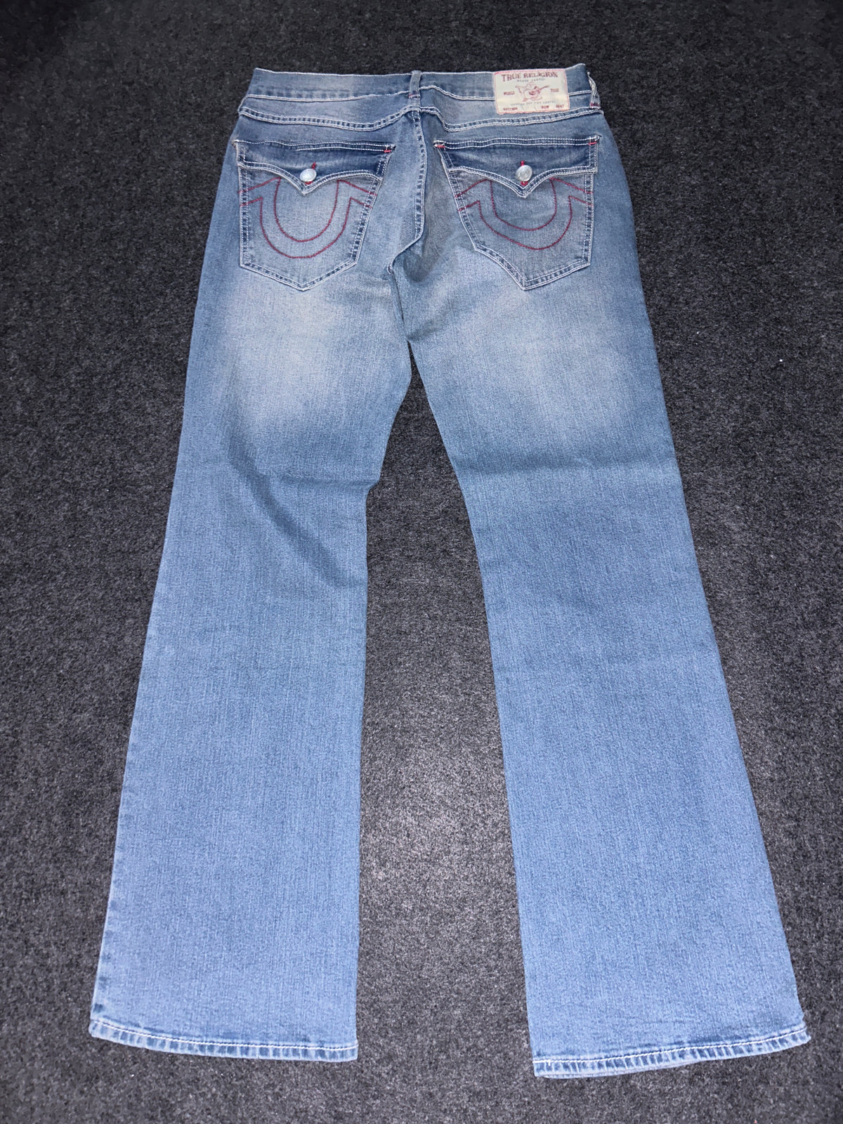 Size 32,34,36 Billy fit (bootcut) sn True religion jeans